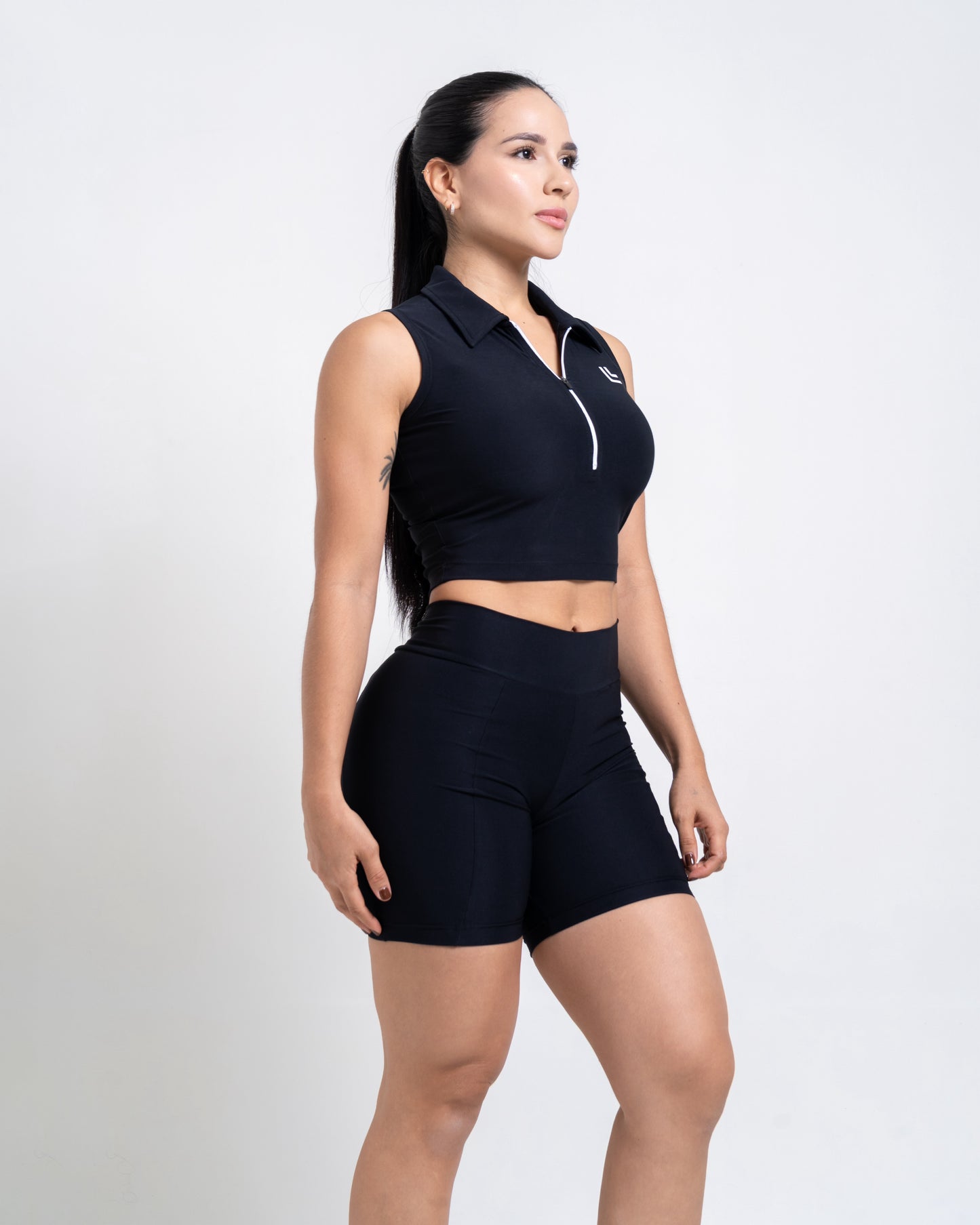 CAMISETA DEPORTIVA CON CREMALLERA